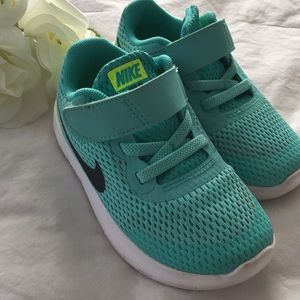 Toddler girl Sz. 9 Nike tennis shoes